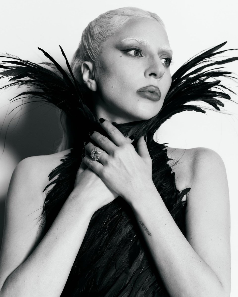 allurequinn's tweet image. LADY GAGA.