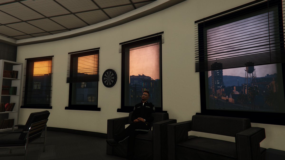 "Ach interessiert doch eh keinen" ist Davis neuer Leitspruch, wie lange braucht es noch bis ihm endlich der Zettel entrissen und zerstört wird? Schauen wir mal was die State Police heute so bereits hält: twitch.tv/xdanidii. #LuckyV