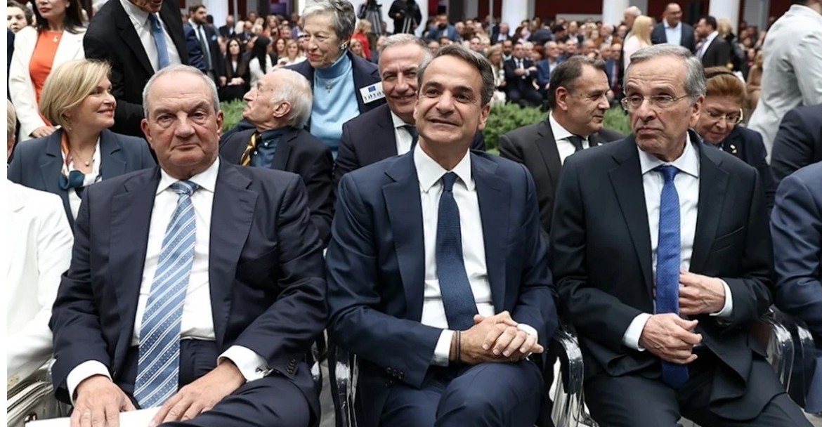eynikh96's tweet photo. Άρχισε ο πόλεμος των σκουπιδιών εδώ μέσα και τα παπαγαλάκια έχουν λυσσάξει. Κι ο ραγιάς πά να τρελαθεί! Ποιό χάος να ψηφίσει; Της πτώχευσης που κατέστρεψε τη χώρα, των μνημονίων για να σωθούν οι τράπεζες της γαλλογερμανίας ή της ��πόλυτης ληστοκρατείας και διαφθοράς; https://t.co/hC3it9o1Yq