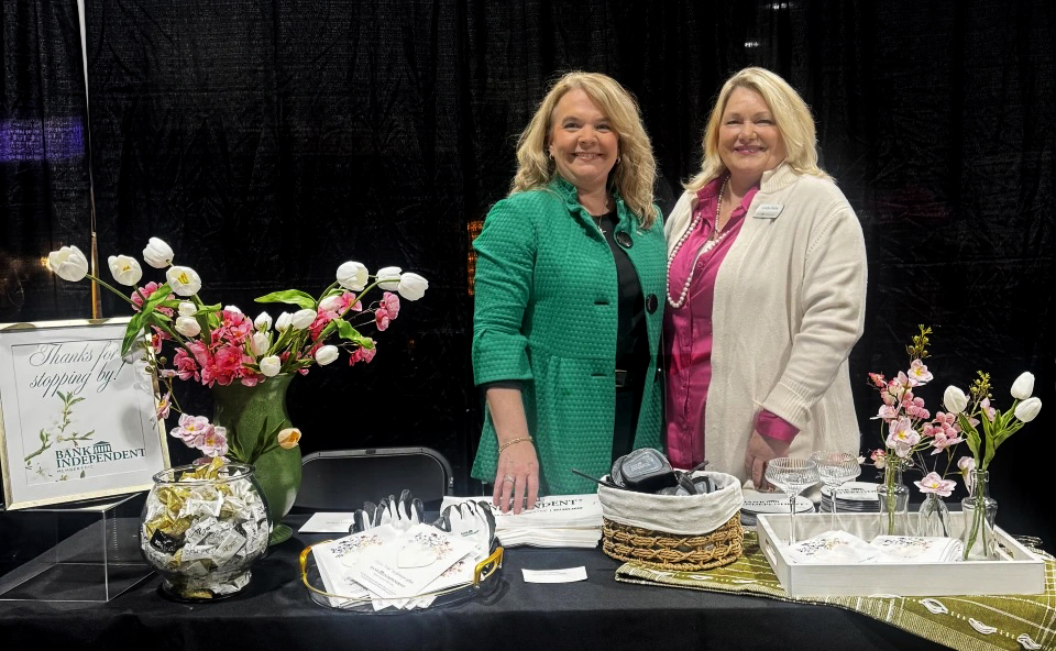 This past weekend, Lynda Darby, Community Relationship Officer, and Stephanie Hipps, VP of Treasury Solutions, represented Bank Independent at the Shoals Bridal Show. It was exciting to see all the joyful brides as they prepare for their big day and step into a new phase in life.