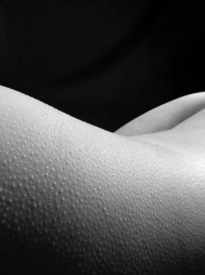 Se chiudo gli occhi,accade sempre 
qualcosa di straordinario. 
Se ti penso, i pensieri cominciano a trasformarsi in brividi continui.
Che percorrono il mio corpo.
Riesci a toccarmi.

Senza toccarmi.