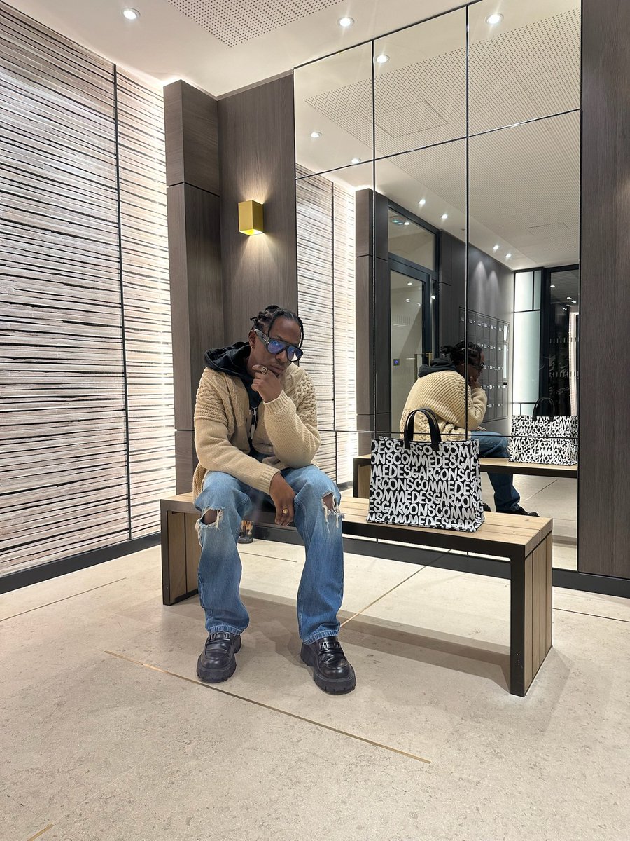 lumjr17's tweet photo. Faut que ça m’écoute de Miami a St-Ouen 

S/O @YesJulz #1amRadio https://t.co/jeDofqgSVu