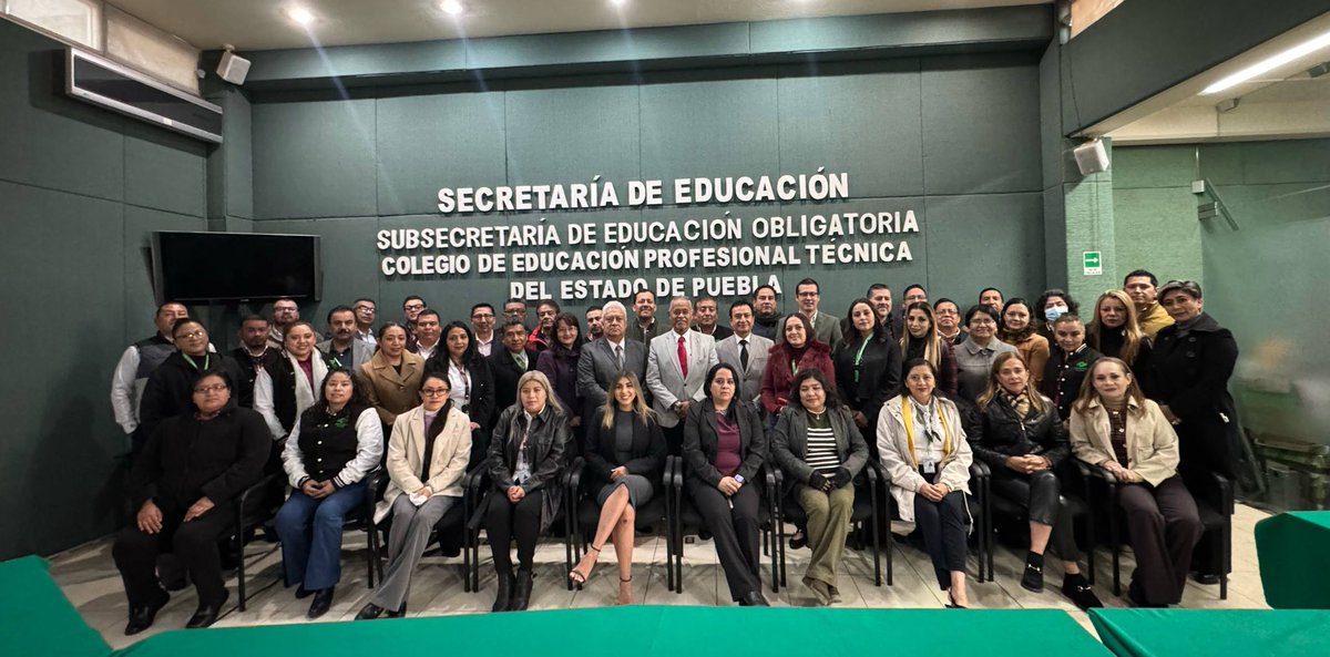 El director general, Gonzalo Amador Juárez Uribe destacó la importancia de sumar esfuerzos en beneficio de la comunidad educativa y refrendó su compromiso con una educación humanista, acorde a la visión de la presidenta @claudiashein y el gobernador <a href="/armentapuebla_/">Alejandro Armenta</a>. 💚✨