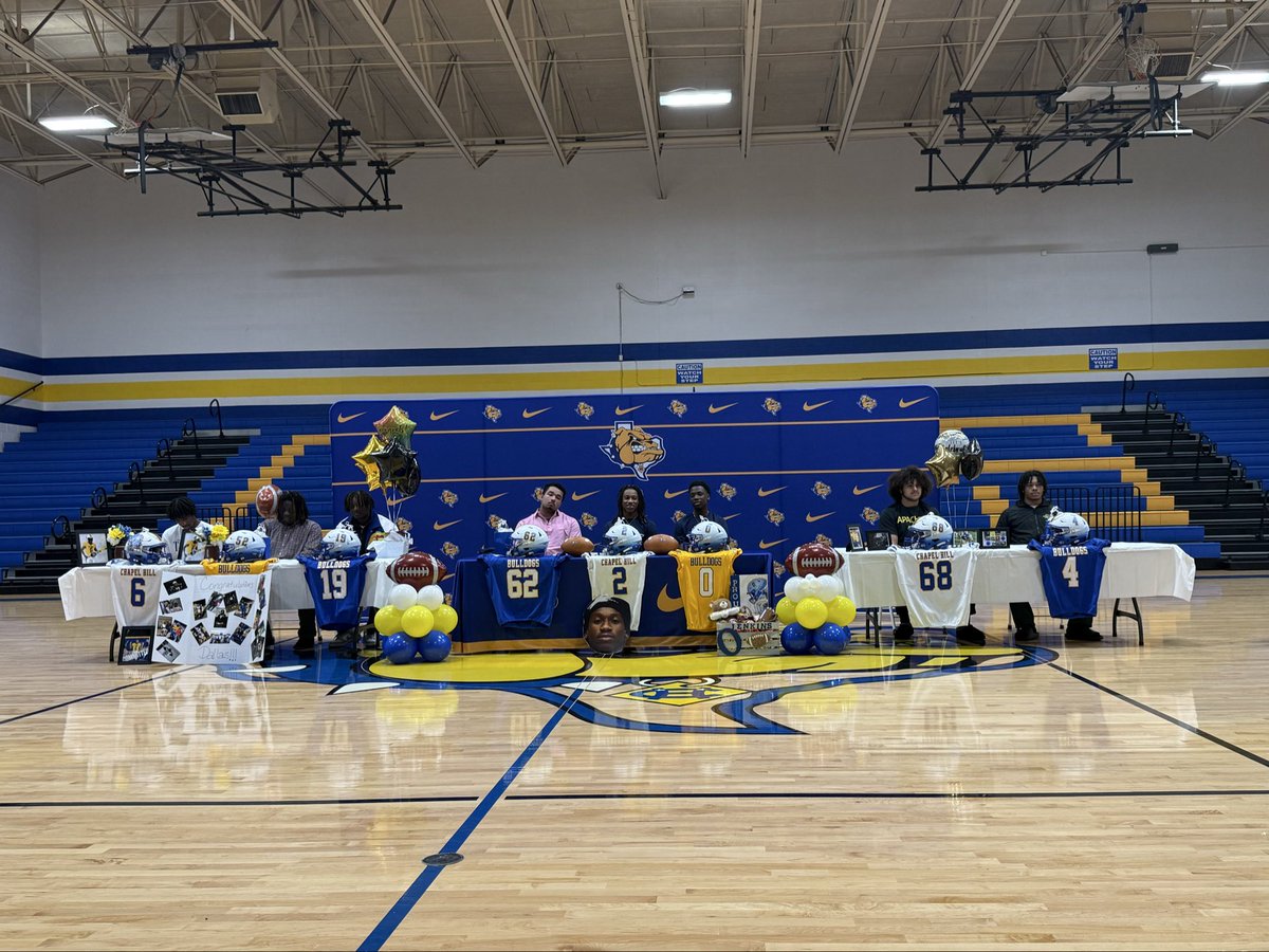 ChapelHillFB's tweet photo. Congratulations to these Bulldogs for signing to play at the next level! @ETBU_Football @TAMUT_Football @TJCFootball @HPUFootball
#Ohana #NationalSigningDay #RecruitCH #WeGotDogs https://t.co/zaj0IbtG0Y