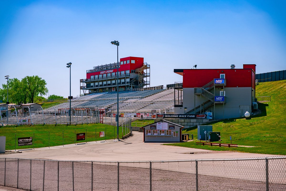 HusetsSpeedway's tweet photo. 9️⃣5️⃣ days until our Mother’s Day Season Opener 🔥
#LetsRace #RaceDay #RaceReady https://t.co/Moia57juPq