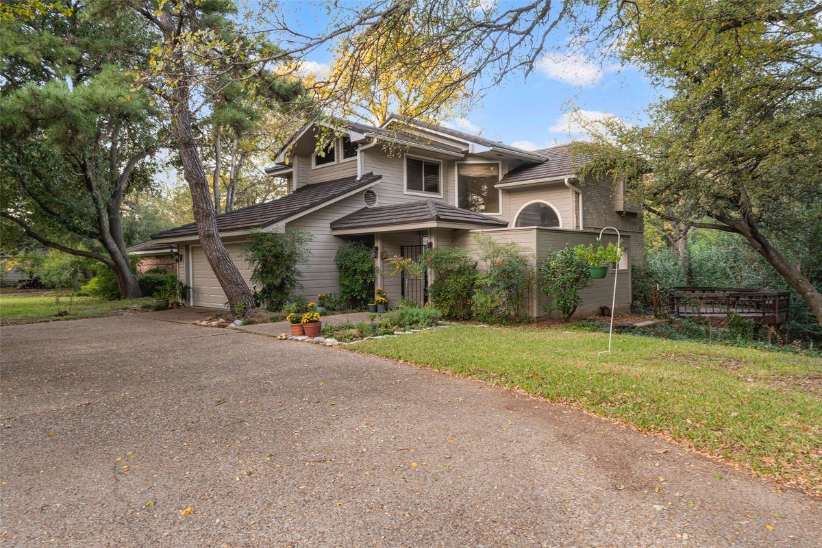 dubbears16's tweet photo. Searching for that WOW factor? Stop scrolling! 😍🌿

N 30th delivers: a stunning backyard—wooded views and a seasonal creek set the scene for unforgettable evenings.  Book your showing today!

#RealEstateFind #CreekView #PrivateRetreat
 https://t.co/04kTEhSGrW https://t.co/7U2o6OQogb