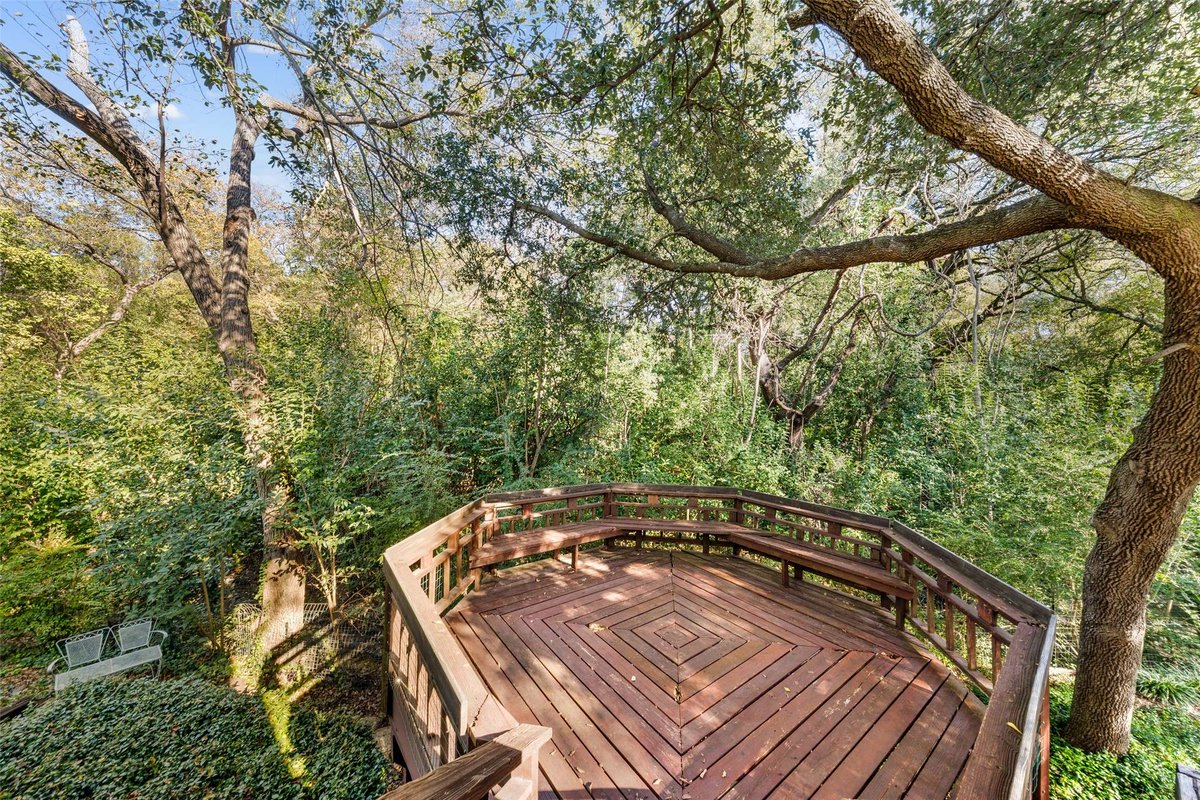 dubbears16's tweet photo. Searching for that WOW factor? Stop scrolling! 😍🌿

N 30th delivers: a stunning backyard—wooded views and a seasonal creek set the scene for unforgettable evenings.  Book your showing today!

#RealEstateFind #CreekView #PrivateRetreat
 https://t.co/04kTEhSGrW https://t.co/7U2o6OQogb
