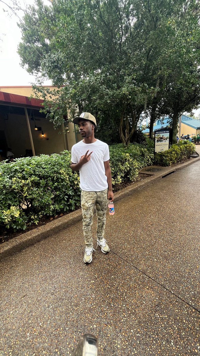thirddlegg___'s tweet photo. Me📿📿🤲🏾 https://t.co/5LGset20Sc