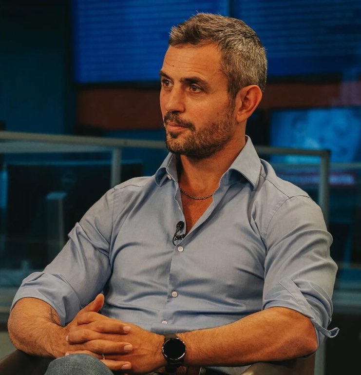 nuevo romance confirmado: el presidente de la cámara de diputados, martín menem (50), blanqueó su relación con el periodista libertario tomás díaz cueto (34).