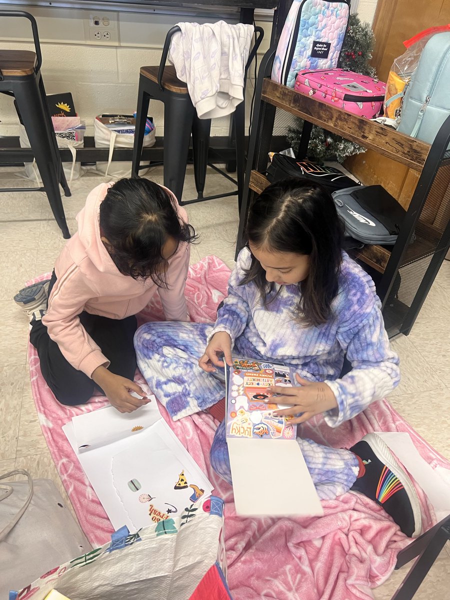 cresteach201's tweet photo. Day of Play continued…. https://t.co/VGbKa3XKbw