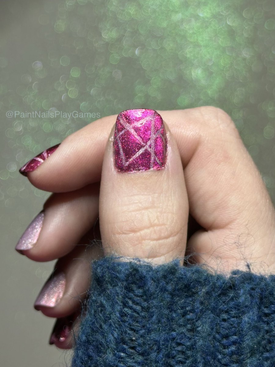 NailsPlayGames's tweet photo. Hiiiii, it’s been a while! How’ve you been? I finally forced myself to sit down and do something I love. This pretty pink mani is @holotaco Pirouette Pink and Love Spell with some abstract stripes! 

#holotaco #nails #nailart #shortnails #naildesign https://t.co/yHcOlBvuou