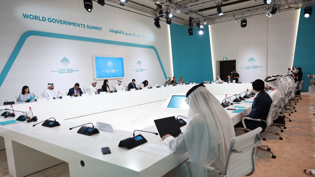 🤝 En Dubái, la ministra <a href="/GildaAlcivarOk/">Gilda Alcívar</a> participó junto al presidente <a href="/DanielNoboaOk/">Daniel Noboa Azin</a> en la Mesa Redonda “New Ecuador High-Level”, realizada en el marco de la Cumbre Mundial de Gobiernos 2026 (World Governments Summit), un espacio estratégico para proyectar la visión de