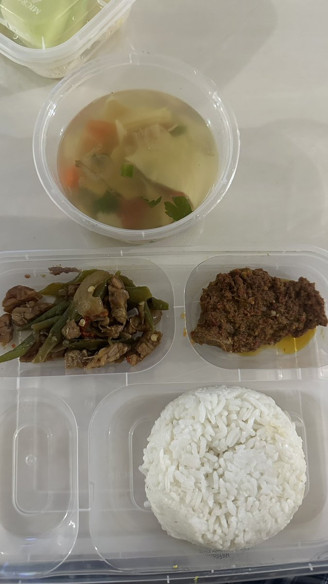 truncusmedial's tweet photo. mbg setiap hari selama menjadi dek koas (baru 4 hari) https://t.co/Q3V58J4RZU