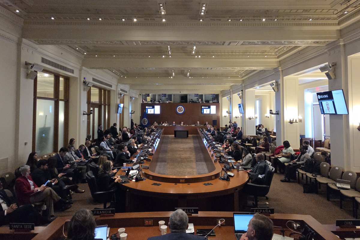 La Comisionada <a href="/PayaIACHR/">Comisionada Rosa Maria Paya A.</a>, Relatora para #Nicaragua, expuso ante el <a href="/CP_OEA/">Consejo Permanente - OEA / OAS - Permanent Council</a>, la grave y persistente crisis de #DerechosHumanos en el país, marcada por la consolidación de un régimen autoritario, la represión estatal, detenciones arbitrarias, persecución religiosa y transnacional,