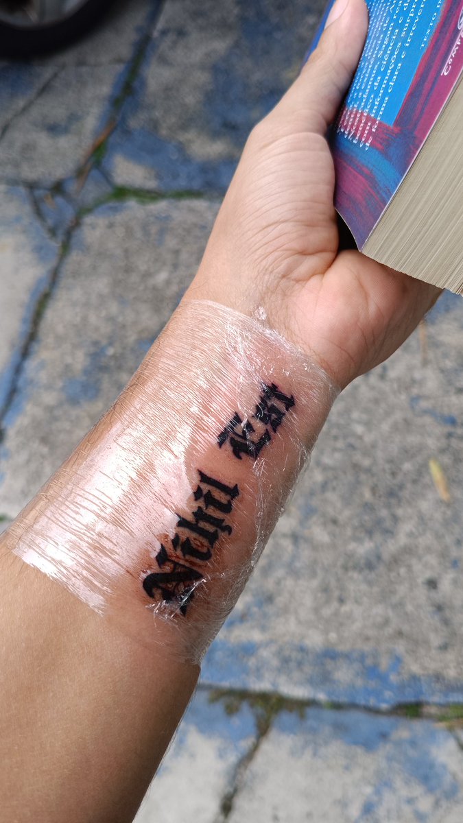 Nihila10's tweet photo. Fiz uma tatuagem, mas não é nada https://t.co/g8vHdbRL6u