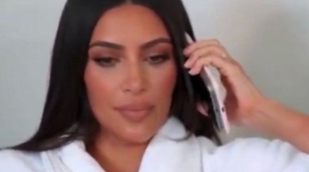 luvofrare's tweet image. Me calling my mom anytime there's an inconvenience in my life