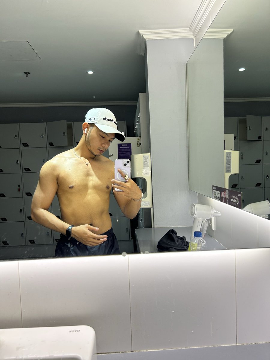 chococuddle's tweet image. Team Taylormade 🐣