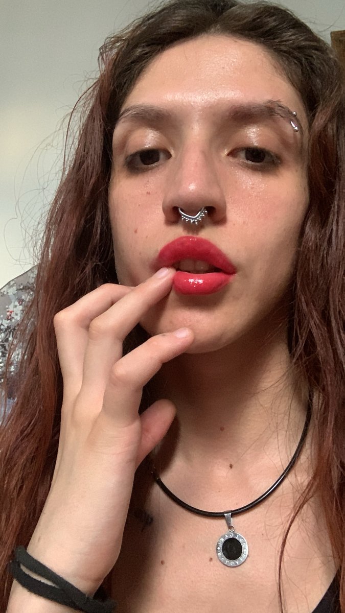 _Bluexxx_'s tweet photo. https://t.co/kIvMfeXvQY ya me siguen en Instagram?? 
Subi cositas ahi ❤️❤️🥺 https://t.co/g324DiQAyv