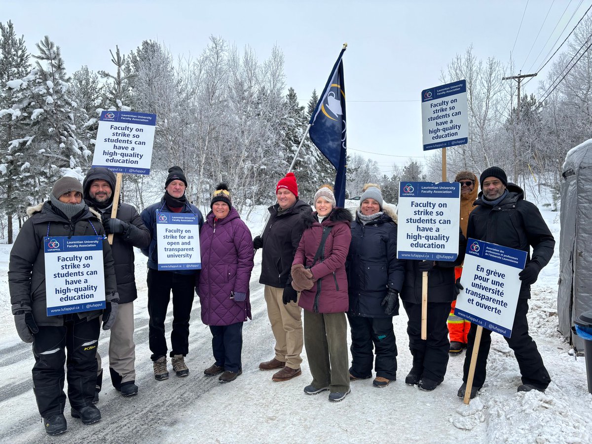 lufappul's tweet image. Thank you to representatives from OSSTF/FEESO for stopping by the Loaches Rd. picket line on Monday. Your support is so appreciated!
-
Merci aux représentants de l'OSSTF/FEESO d'être passés lundi devant le piquet de grève de Loaches Rd. Votre soutien est très apprécié !