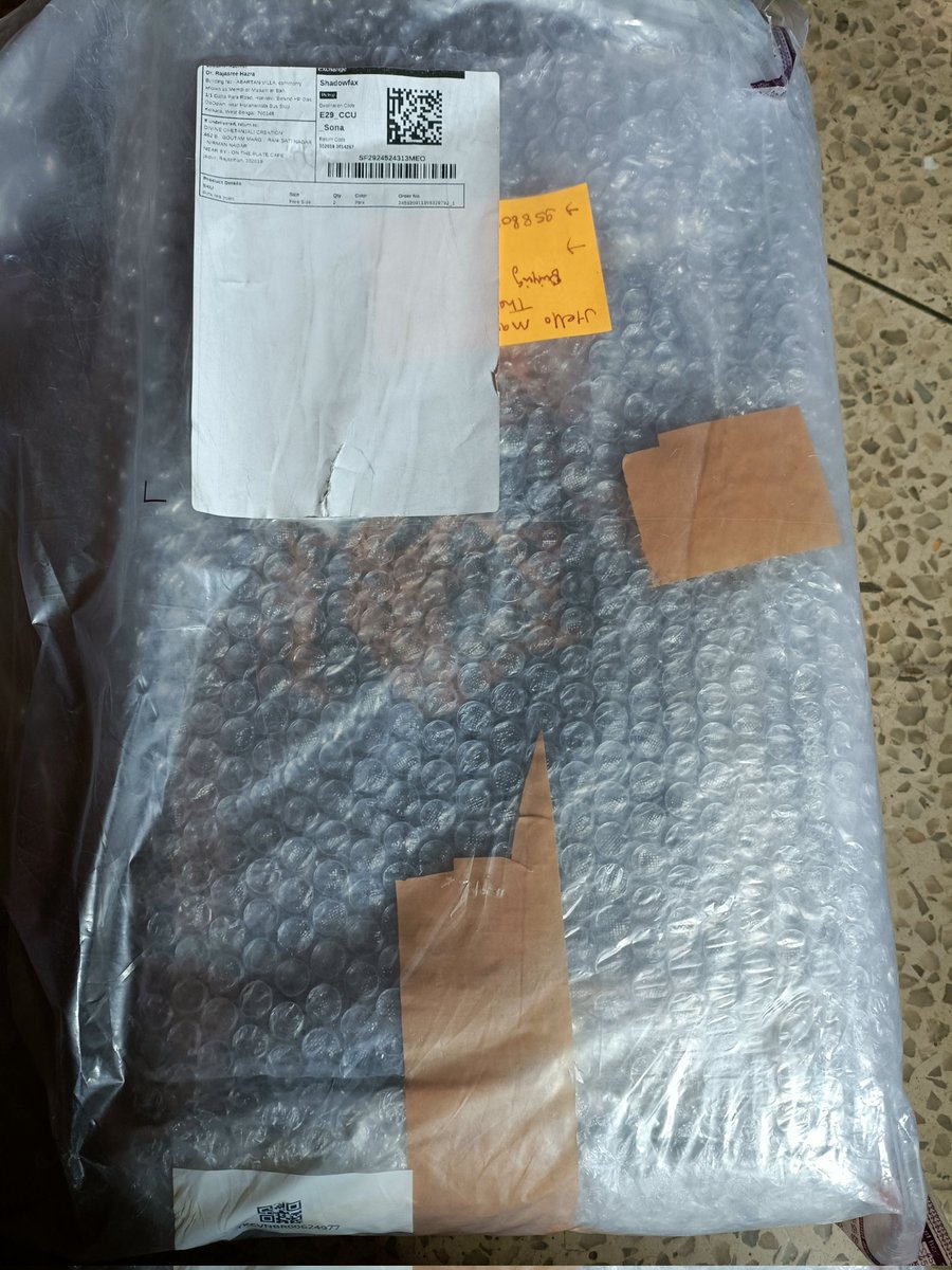 riyagemraj's tweet photo. @meesho_support Complete unboxing https://t.co/QMDqrvgMm3