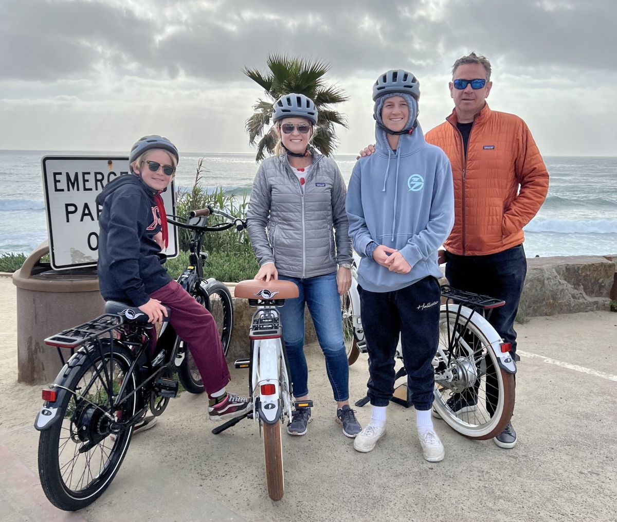 AnotherSideTour's tweet photo. Soak up the sunshine and explore San Diego from a whole new perspective. 🌊🚲

A fun, easy way to experience the city with Another Side of San Diego Tours ➡️ https://t.co/OUVVQG0Lfs https://t.co/Ip2LUHav0D