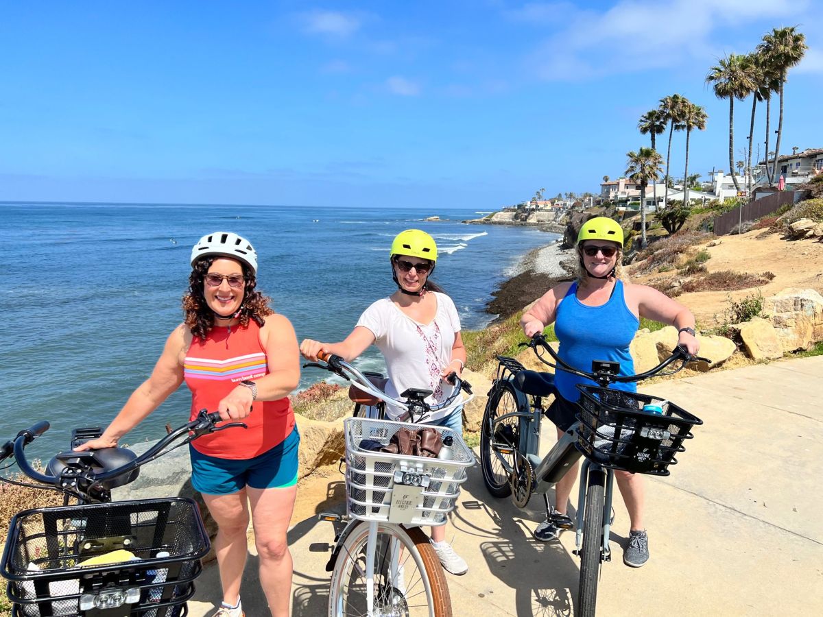 AnotherSideTour's tweet photo. Soak up the sunshine and explore San Diego from a whole new perspective. 🌊🚲

A fun, easy way to experience the city with Another Side of San Diego Tours ➡️ https://t.co/OUVVQG0Lfs https://t.co/Ip2LUHav0D