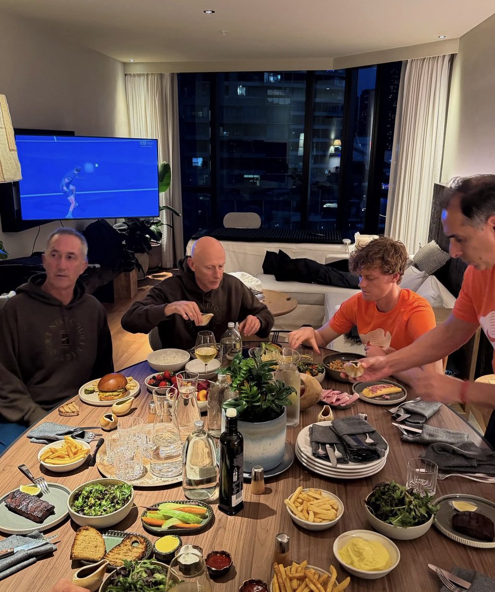 sinnervideos's tweet image. Jannik on Insta thanking 1 Hotel Melbourne for the hospitality: 

“Felt like home from day one. Thank you @1hotels and @1hotel.melbourne for the amazing hospitality, can't wait to come back. 🇦🇺🙏🏻”