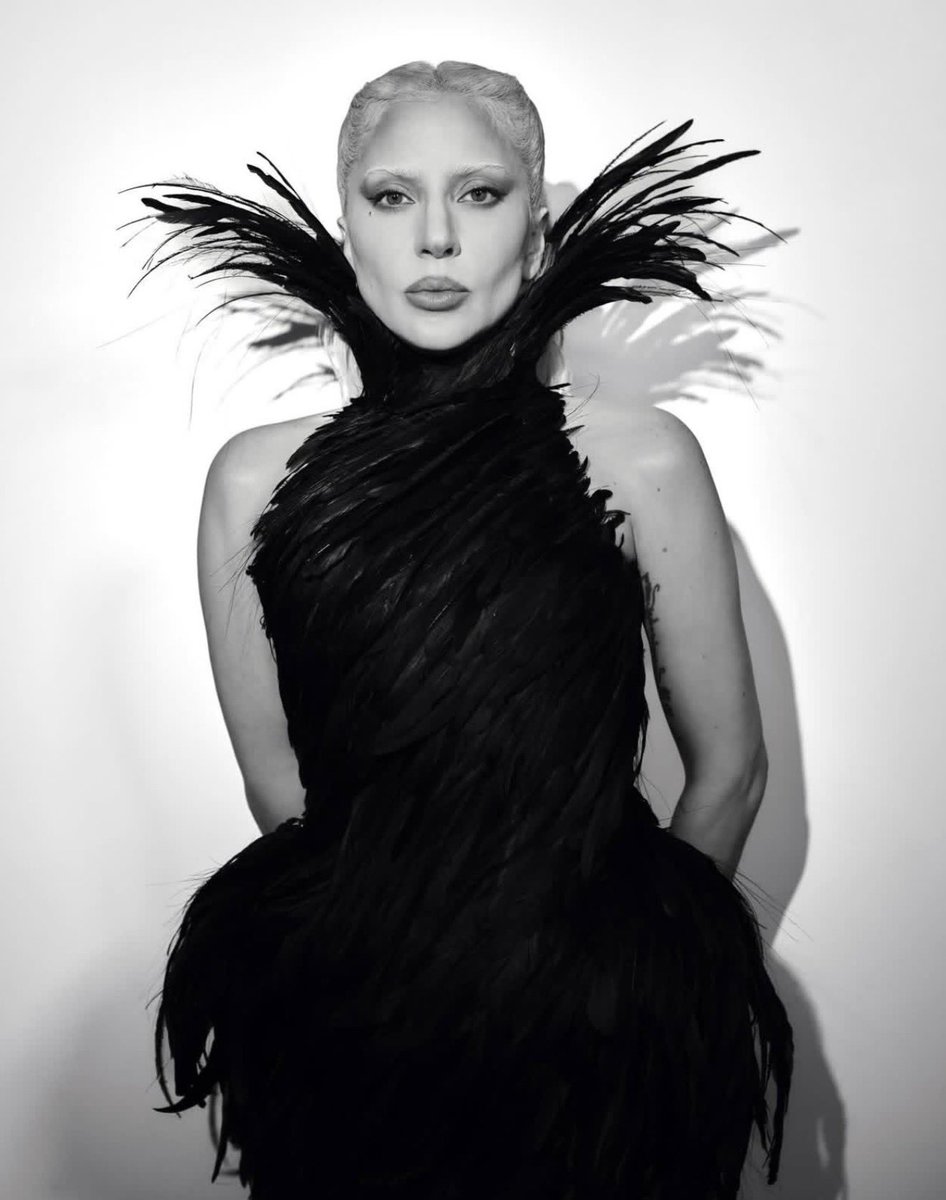 PopTingz's tweet image. Lady Gaga looks stunning in new photos from the #GRAMMYs