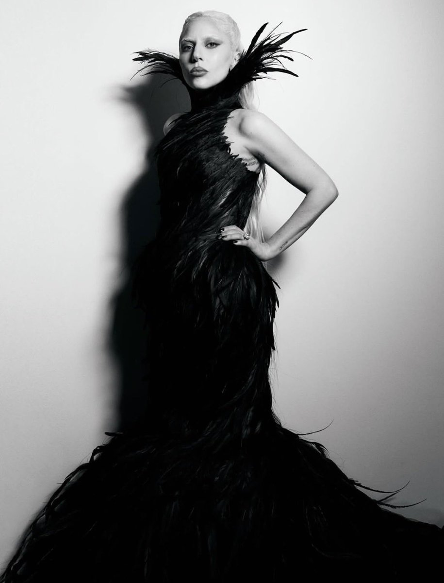 PopTingz's tweet image. Lady Gaga looks stunning in new photos from the #GRAMMYs