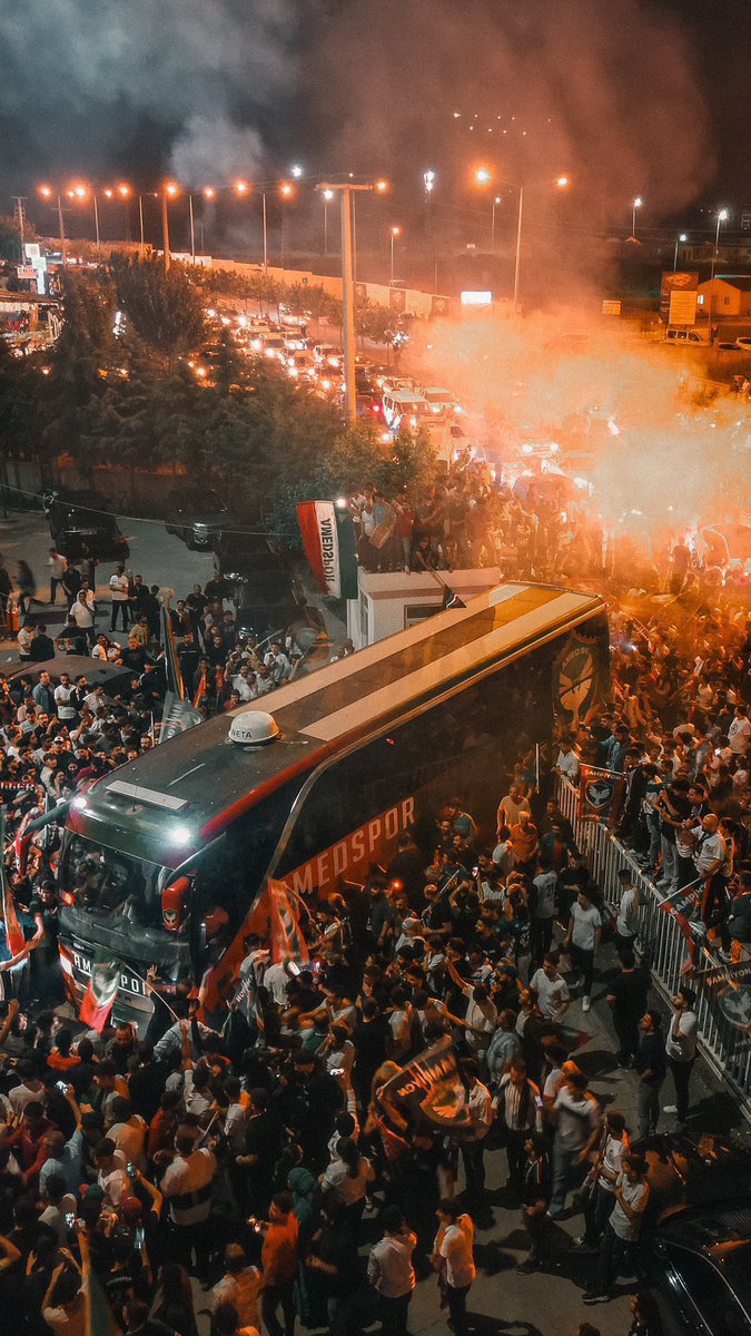 Amedsporizm_'s tweet photo. Siz Amedspor’a haksızlık ettikçe Amedspor daha çok büyüyor. 🔥

#AmedsporYıkılmaz https://t.co/ZaGyw4Er8E