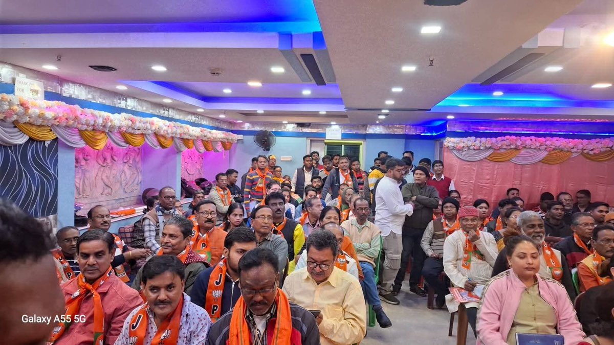 JadavpurMandal4's tweet photo. যাদবপুর বিধানসভার যাদবপুর ৪ নম্বর মন্ডলের বুথ বিজয় অভিযান কর্মশালায় বিধানসভা,মন্ডল, শক্তি কেন্দ্র এবং বুথ নেতৃত্বের উপস্থিতিতে বিশেষ সাংগঠনিক বৈঠক।
 
#BJPWestBengal  BJP Jadavpur Org District -যাদবপুর সাংগঠনিক জেলা   #BJPJadavpurMandal4 #BJP https://t.co/DZZ0SyGKkh