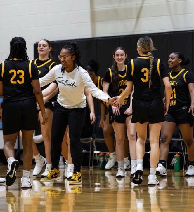 ForneyAthletics's tweet photo. February LEAD COTM  
⭐️ Bria Johnson ⭐️
#funfacts
College:  Houston Christian 🐾 
Candy: Skittles 🍬 
Holiday: Thanksgiving 🦃 
Ice Cream: Vanilla 🍨 
Pizza: Gluten Free Pepperoni 🍕 
@Justin_D_James @CoachFleen @eitel_michelle @Forney_Rabbits @ForneyGirlsBB https://t.co/oWpNDULy8q