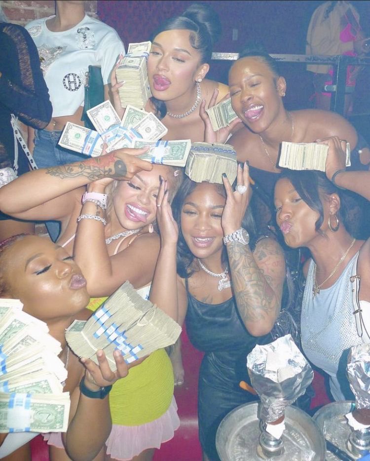 ThatGirlKj_'s tweet image. Me &amp;amp; my friends outside all summer 😝😝😝🥰🥰🥰🥰🩷🩷🩷🩷💸💸💸💰💰💰