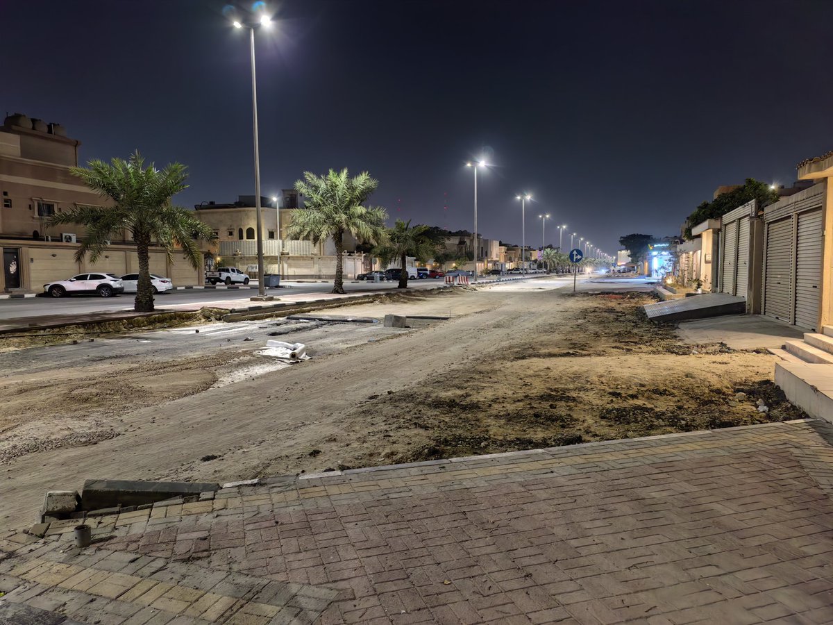 الأخوة الاعزاء بأمانة المنطقة الشرقية وبلدية محافظة القطيف
السلام عليكم 
شارع العباس بن عبد المطلب متوقف العمل فيه منذ مدة
وهو يعتبر شارع حيوي يضم العديد من المنازل ويربط طريق الخليج بسيهات
نرجوا التوجيه بمتابعة المقاول للعمل على إنهاء المشروع.
<a href="/EasternEamana/">أمانة المنطقة الشرقية</a>
<a href="/qatif_mun/">بلدية محافظة القطيف</a>
