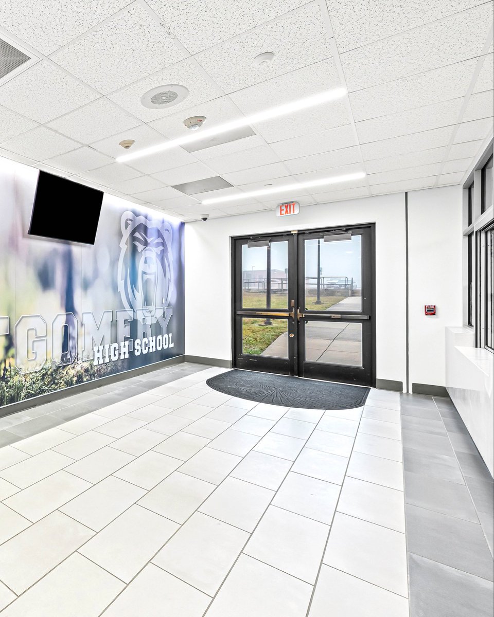panelspec's tweet photo. Custom graphic laminate wall panels can completely transform a space, and this installation at Montgomery High School is a perfect example. 

For more information, please contact us at:
+1 800 947 9422
info@panelspec.com
or visit
https://t.co/eEZOLXpVKA

#DesignBuiltToLast https://t.co/2ZYpDafaPS