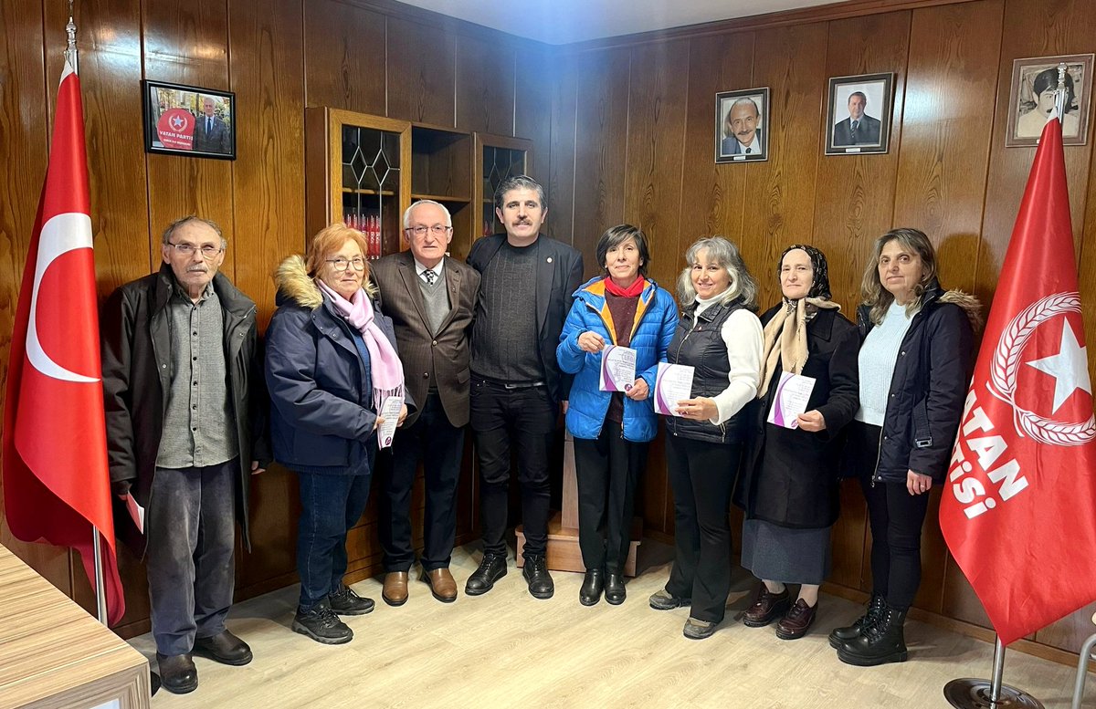 Cumhuriyet Kadınları Derneği Bursa Osmangazi Şubesi İl Başkanlığımızı ziyaret etti. 

Ziyarette başta Milli Kadın Hareketi olmak üzere derneğin çalışmaları hakkında bilgi verildi ve fikir alışverişinde bulunuldu.