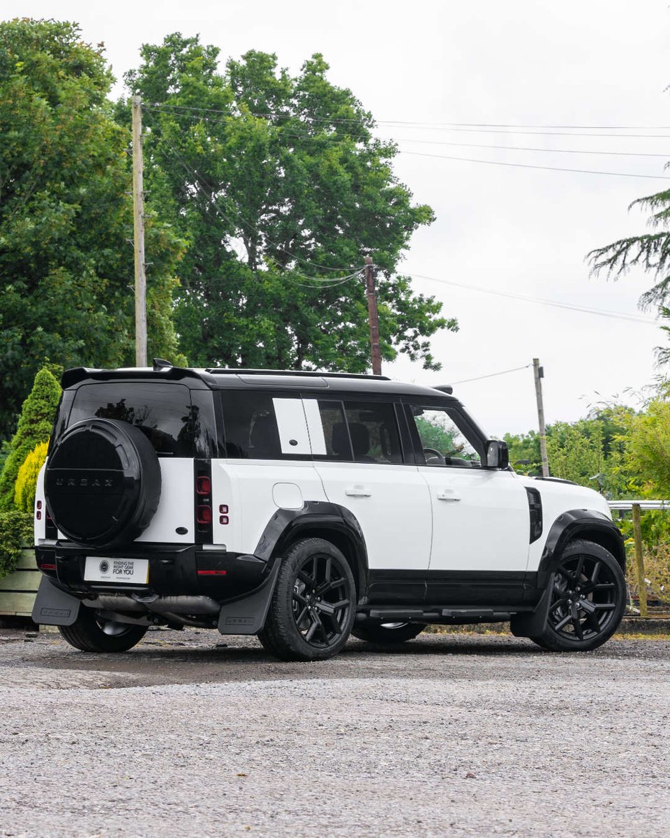 AVSVehiclesLtd's tweet photo. Let us have a break from the Grey and Black 4x4's to check out this new arrival, a 7-seat Land Rover Defender 110 D300 X-Dynamic HSE with a full Urban Widetrack exterior kit fitted.

Full details can be seen here: https://t.co/uTOCYOLByV

#landroverdefender #avsvehicles https://t.co/jRTiUsprLN