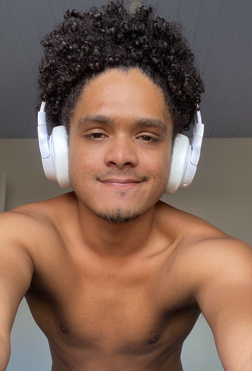 bombom de café viu a GAGA 🖤 tweet media