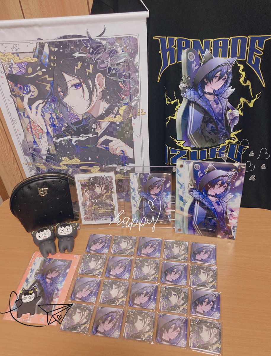 初周年、誕生日グッズで幸せいっぱいです！！文字の並びが美しすぎて縦読みの可能性をうたがってしまったけど、素敵なメッセージに感涙でした•⩊•̥
#奏手イヅル