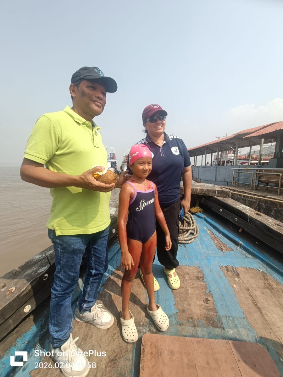 sportstarweb's tweet photo. Mumbai witnessed a historic moment in open water swimming as seven-year-old Kiuchenghan Phukon from Assam successfully swam from Elephanta Jetty to the Gateway of India — one of India’s most challenging and unpredictable sea routes.

The young swimmer plunged into the waters at 2:36 PM from Elephanta Jetty and, battling strong tidal currents, vessel movement, and dynamic sea conditions, triumphantly reached the Gateway of India at 6:05 PM, covering 13km.

With this achievement, she becomes the youngest swimmer to complete the Elephanta-to-Gateway open sea route and the first swimmer from North-East India to accomplish this prestigious swim.

📷 Special Arrangement