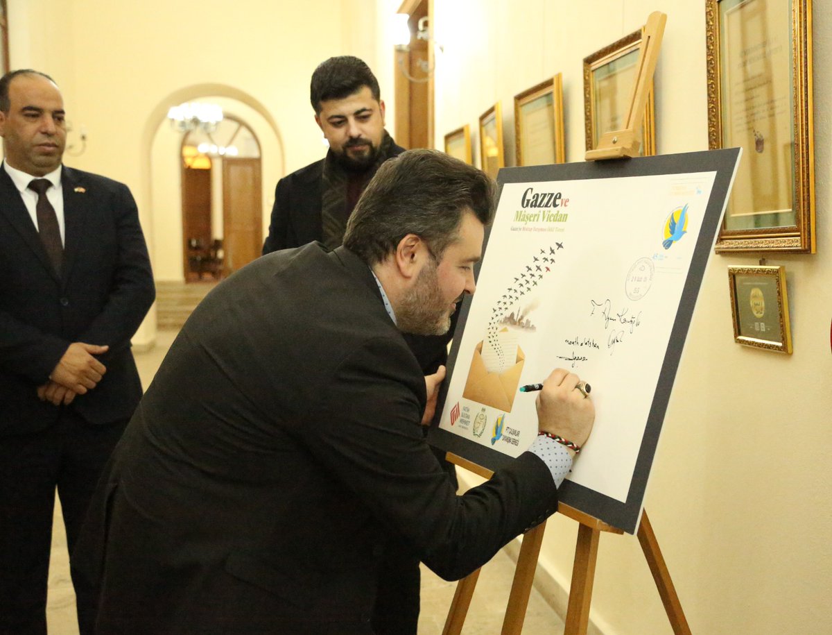 "Türk İslam Tarihine Yön Veren Mektuplar"sergimiz;Filistin Başkonsolosu Sn. Moath Alatshan ve yazar, Sumud aktivisti Sn. Ayçin Kantoğlu katılımıyla Fatih Sultan Mehmet Vakfı  Ünv.'de açılmıştır. Peygamberimizin (s.a.v) mektupları huzurunda tarihe iz bırakmanın onurunu yaşıyoruz.