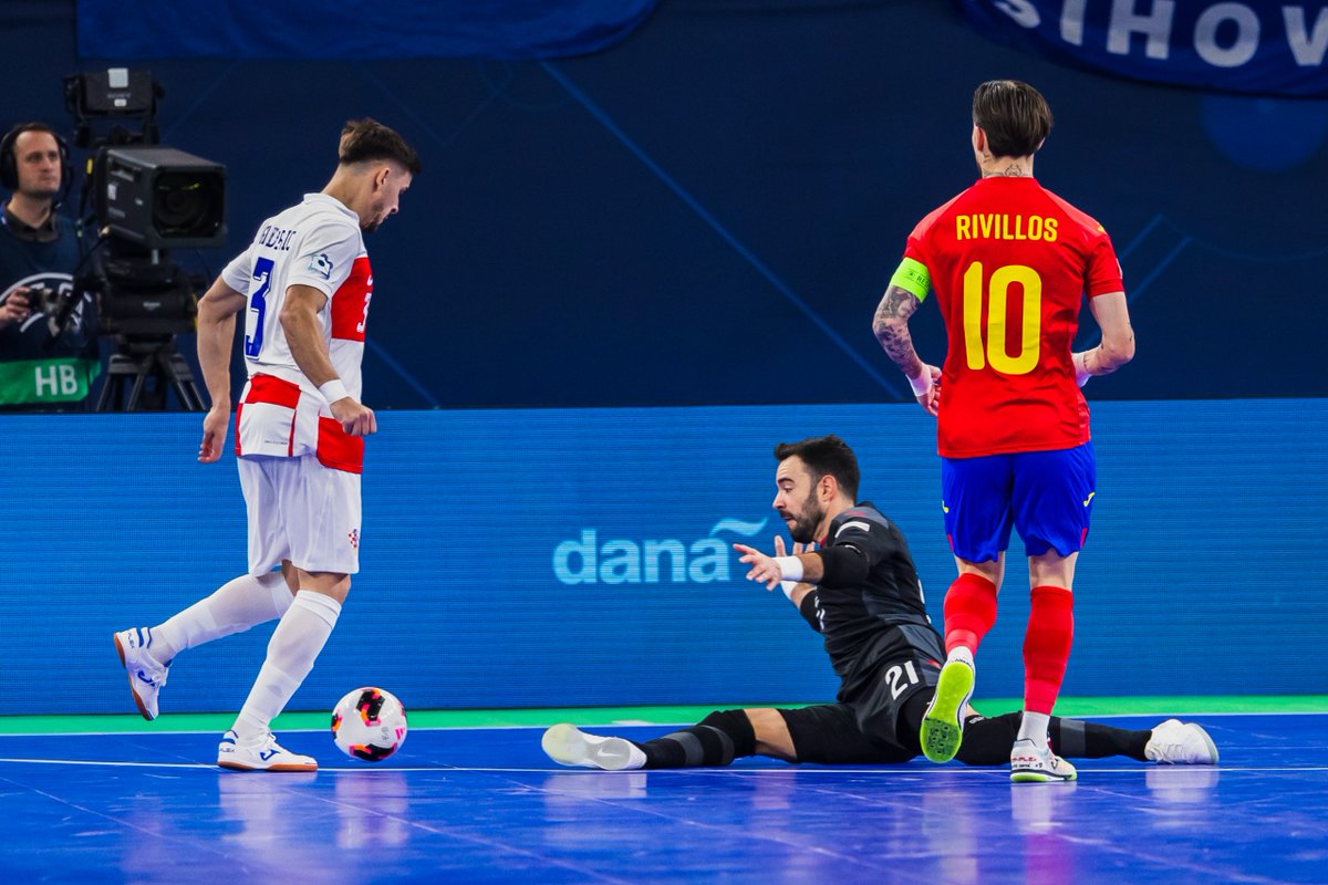 ➡️ Os cuento, se llama Dídac Plana y ha venido a pararlo todo, todo y todo.

¡LO DE ESTE CHICO NO ES NORMAL!

🆚🇭🇷-🇪🇸  | 0-2 | 31'
📺 <a href="/teledeporte/">Teledeporte</a>

#OctavaGloria | #FutsalEuro