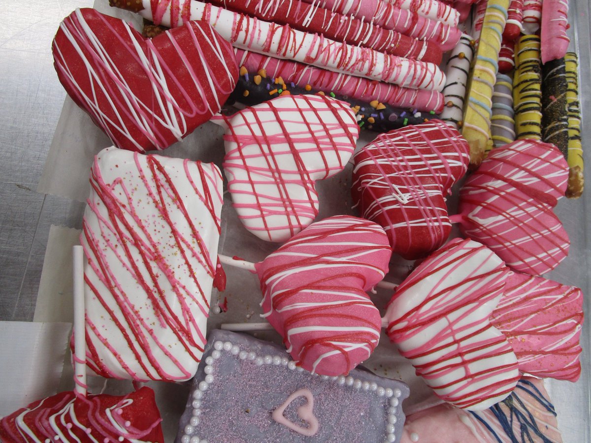 #HumpDay flavors: Peppermint Perfection, Chocolate-Peppermint, Colorado Mudslide, Peach Cobbler, S'more Please, Key Lime, Cookies &amp; Cream, Eggnog, Chocolate, Peak, Red Velvet, &amp;Vanilla #cupcakes! Frosted sugar cookies, pretzels, fudges, cakepops, &amp;truffles today too! #Valentines