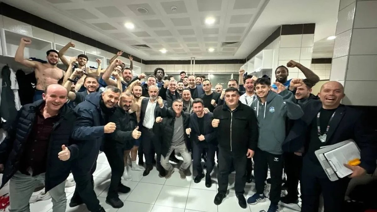 asohaber's tweet photo. Çayırova ligde galibiyet serisini uzattı https://t.co/dnQvBMwmhU #Çayırova https://t.co/eBNBlbRJUp