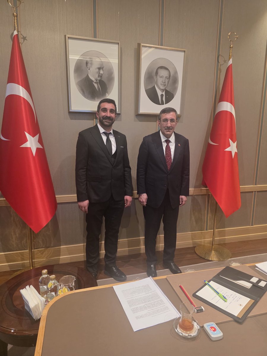 mucahitayan12's tweet photo. Deprem erken uyarı sistemi ve Akıllı şehir projesi kapsamında sayın Cumhurbaşkanı yardımcımız Sn. Cevdet YILMAZ liderliğinde külliyede bilgilendirme toplantımızı gerçekleştirdik. https://t.co/rsH1Z6i7ZB