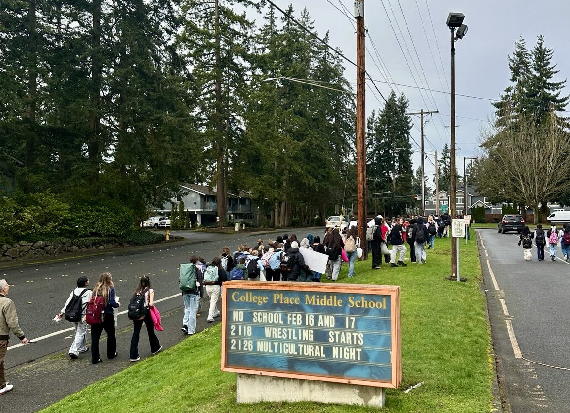 Happening now at #CollegePlaceMiddle School in #Edmonds. Students walk out to protest immigration policy. <a href="/myedmondsnews/">My Edmonds News</a> <a href="/edmondsbeacon/">Edmonds Beacon</a>