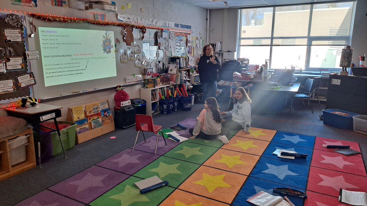 Neumann_Dolsen's tweet photo. Working hard during recess because we want to! https://t.co/K23GRnlOmv