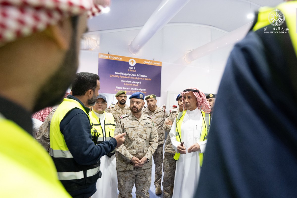 modgovksa's tweet photo. معالي رئيس هيئة الأركان العامة الفريق الأول الركن فياض الرويلي، يقف على جاهزية مشاركة #وزارة_الدفاع في النسخة الثالثة من معرض الدفاع العالمي 2026، ويطّلع على التجهيزات والترتيبات النهائية لجناحها، بما يعكس تطلعاتها نحو #مستقبل_التكامل_الدفاعي. https://t.co/w3DSEglom9
