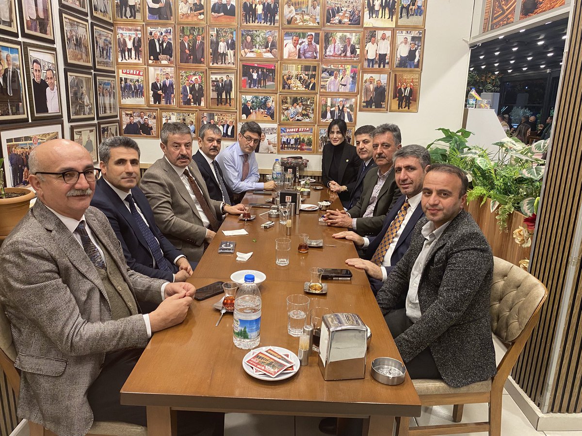 Bingöl milletvekili Zeki Korkutata Şırnak milletvekili ArslanTatar Elazığ milletvekili Erol Keleş Aydın milletvekili Seda Sarıbaş Adıyaman milletvekili İshâk Şan Bingöl Belediye başkanı Erdal Arıkan  Abdi show ve iş insanı Mücahit Abat la bir Ankara akşamı <a href="/Korkutata_Zeki/">Zeki Korkutata</a>