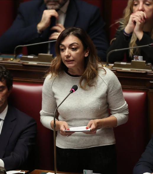 serebellardinel's tweet image. #Montaruli,nota come #BauBau,condannata in via definitiva da Cassazione per peculato,ha detto che #magistratura deve recuperare credibilità e bisogna #votareSI a #Referendum'!E se è ancora su una sedia da 20mila € mensili e sputa queste sentenze,è tutto merito nostro!IMBECILLI!